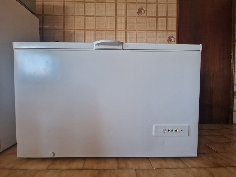 Araca Congeladora - Indesit 394 litros