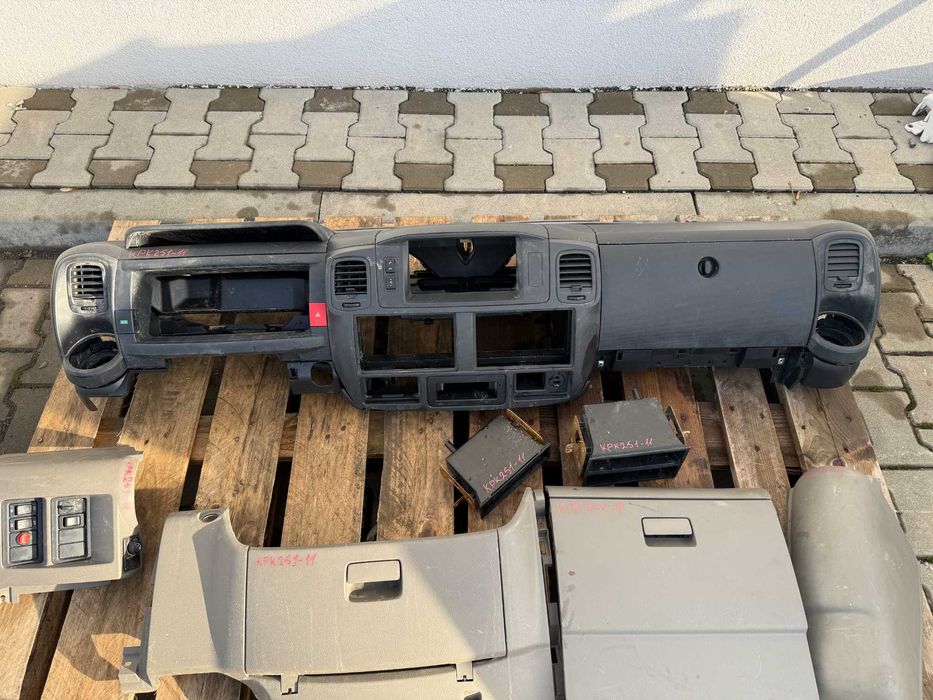 Konsola Nissan Cabstar / Nissan Maxity  KPK251-11