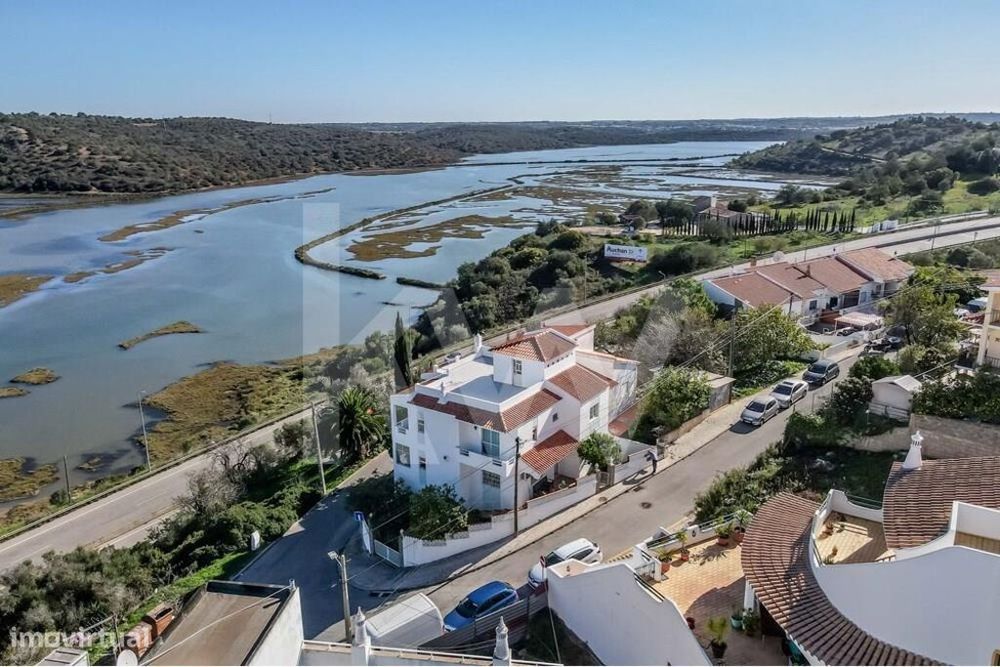 Moradia T4 com 2 Suítes, Garagem e Terraço - Ladeira do Vau, Portimão