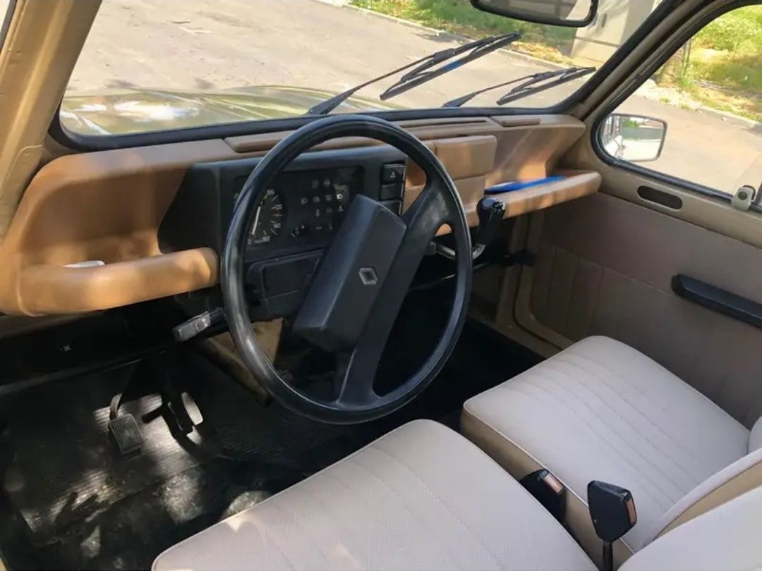 Renault 4L tecto abrir 86