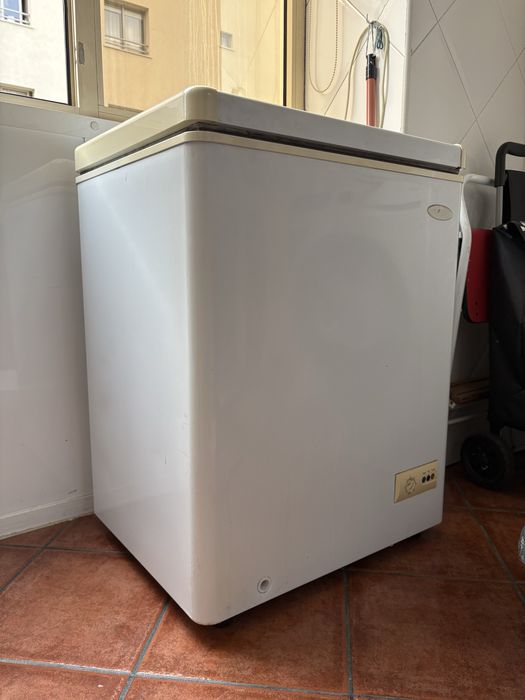 (Gratuita) Arca Congeladora Confortec (A funcionar)
