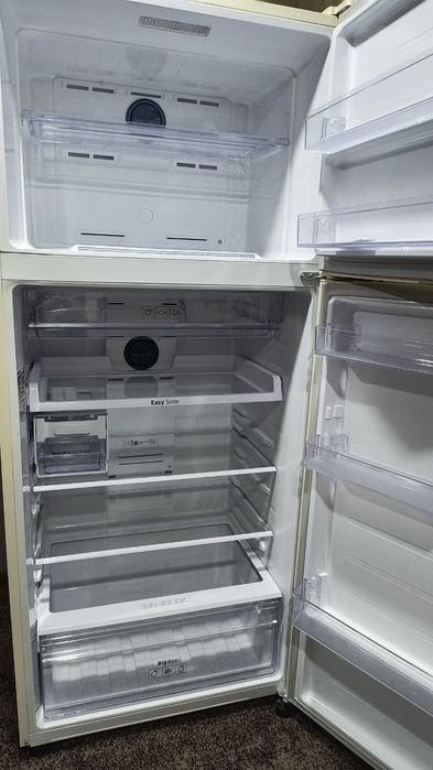 Холодильник Samsung