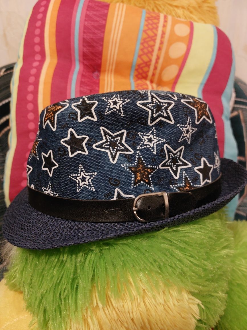 Шляпа для модного стильного мальчика