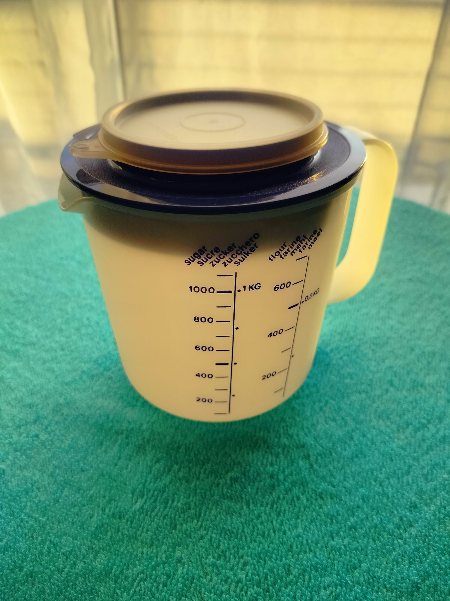 Dzbanek z miarką Candy Tupperware 1200 ml