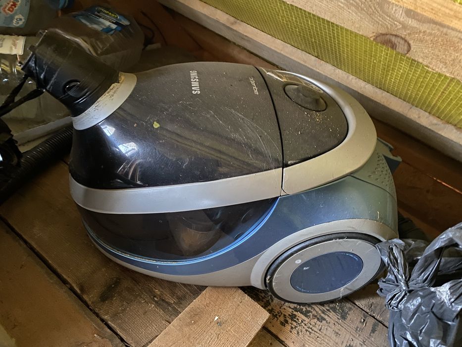 Пилосос з водяним фільтром