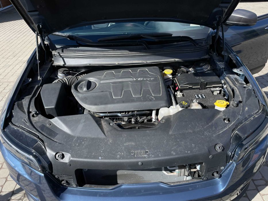 Jeep Cherokee 2021 бензин 3.2