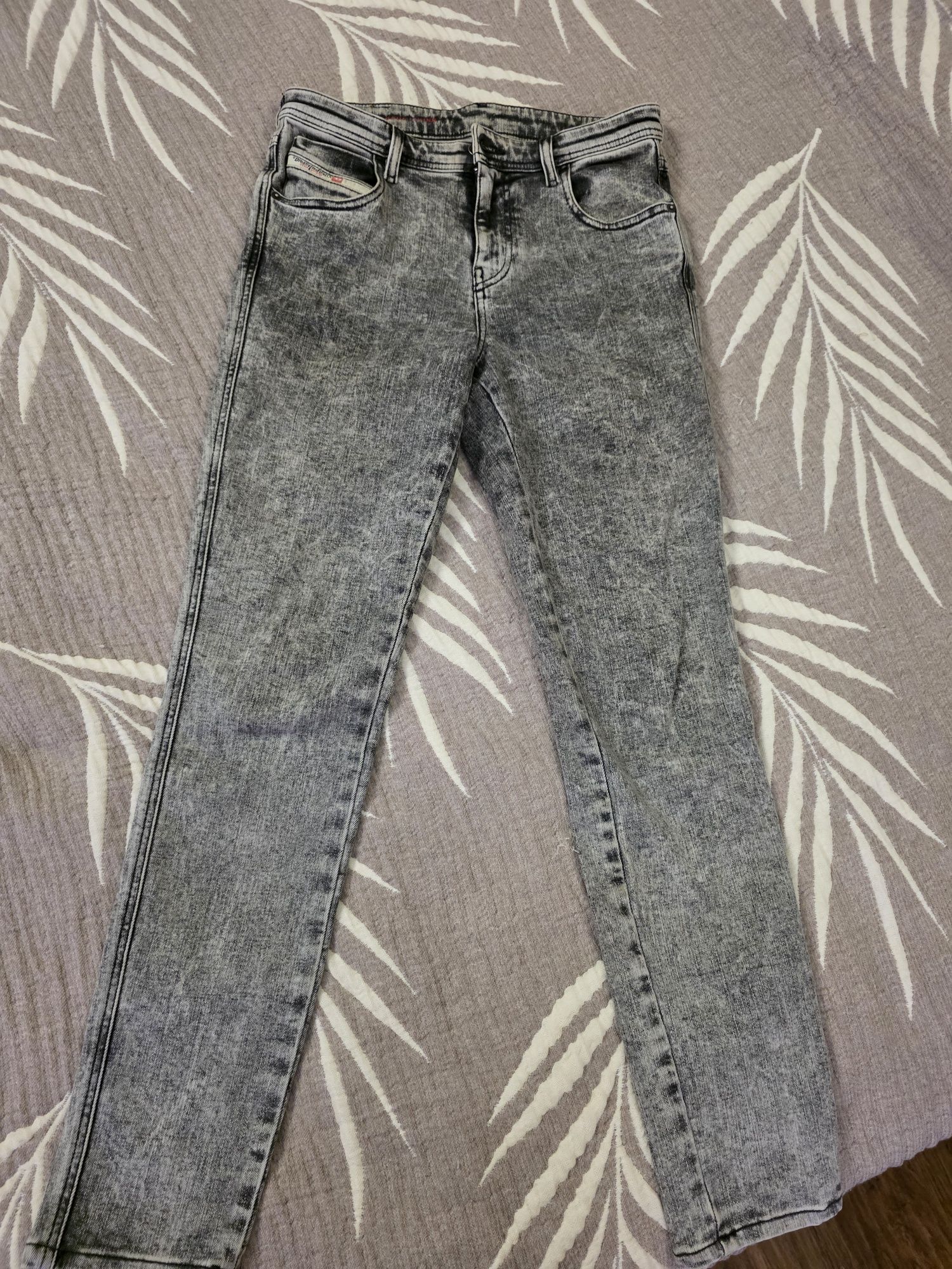 Продам жіночі джинси Diesel ( оригінал)  27р.