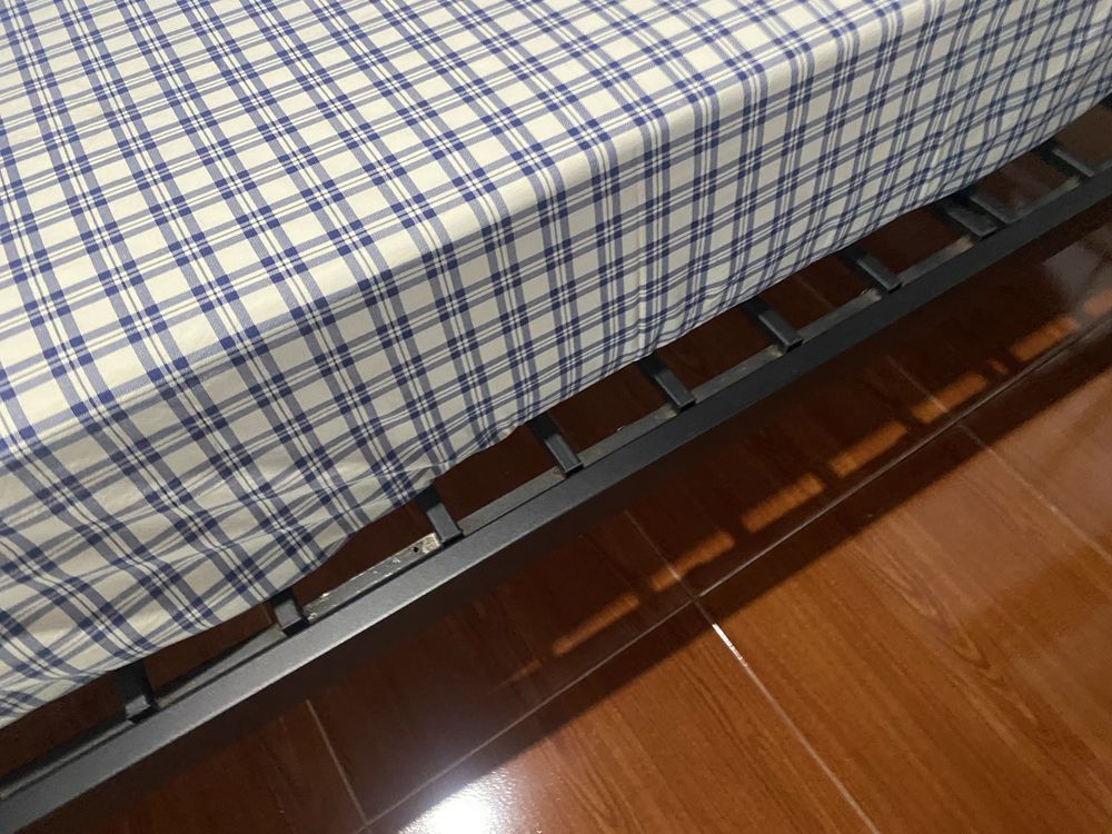 Cama de casal de ferro preto