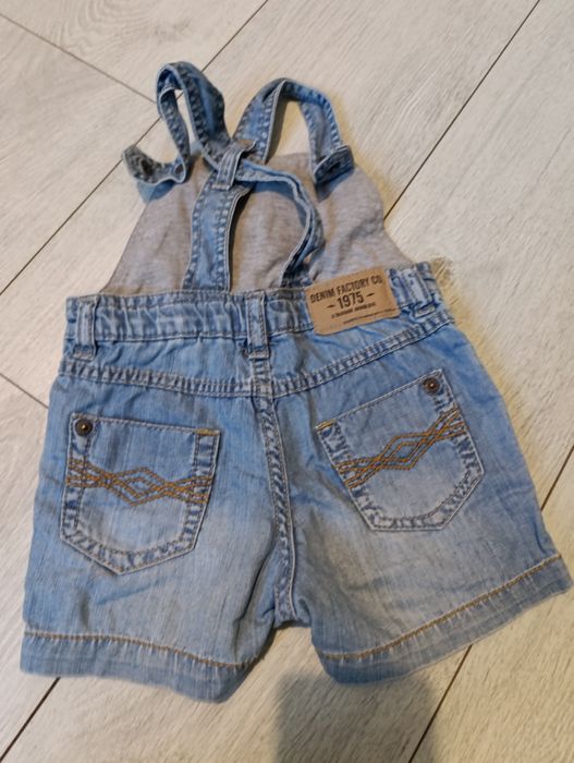 Spodenki krótkie ogrodniczki jeansowe dżinsowe szorty Zara 74