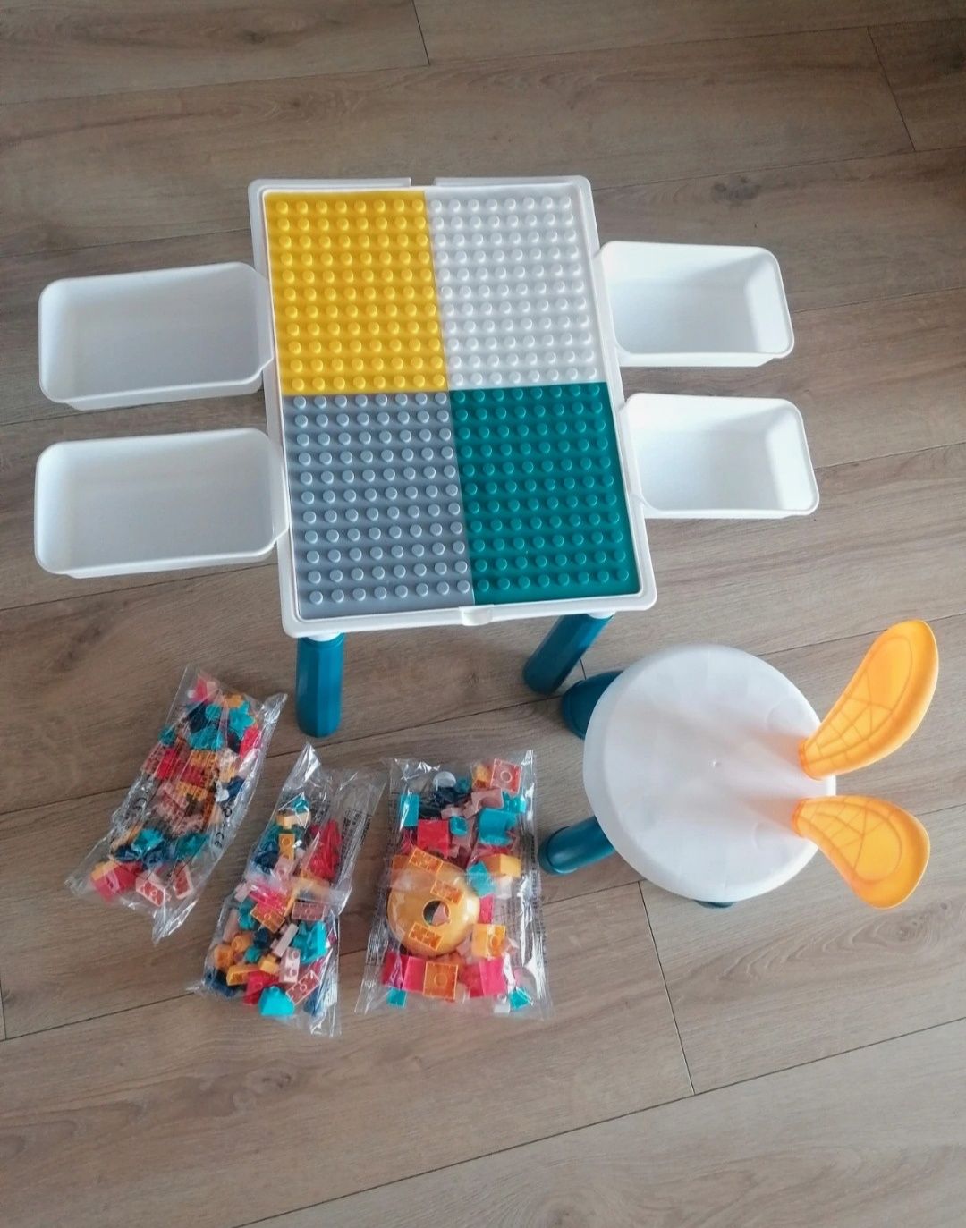 Stolik wodny do piasku klocki kompatybilny z lego duplo krzesełko