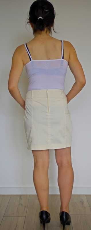 Kremowa spódnica mini z kieszeniami