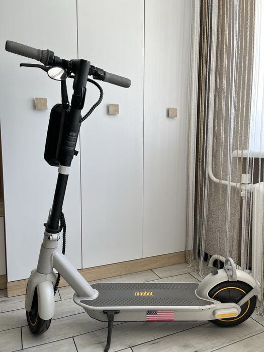 Электросамокат Segway Ninebot KickScooter MAX G30LE