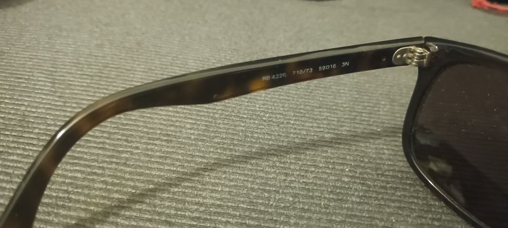 Ray-Ban RB 4226 série 710/73