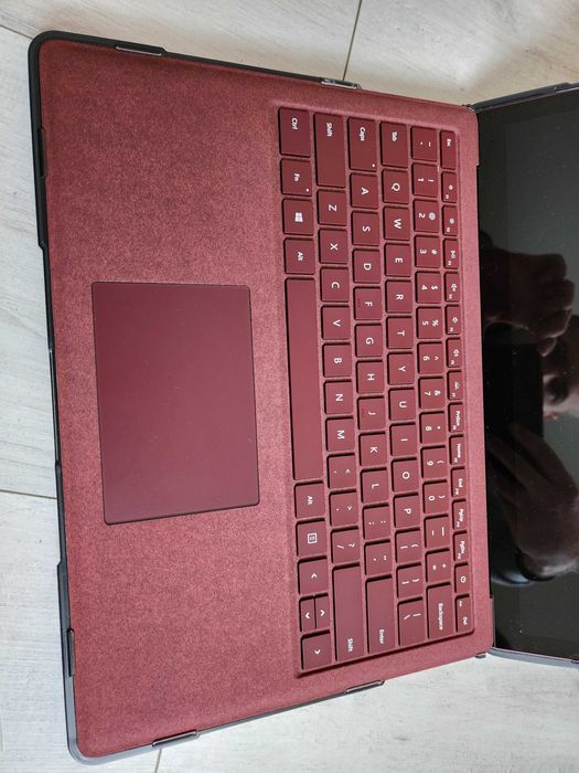 Microsoft Surface Laptop 2 Burgundy 13.5" i5-8250U 8GB 256GB SSD