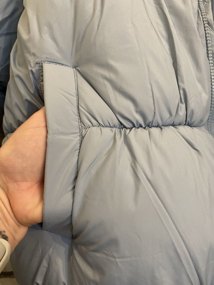 Damska kurtka puchowa puffer o kroju boxy Outhorn.