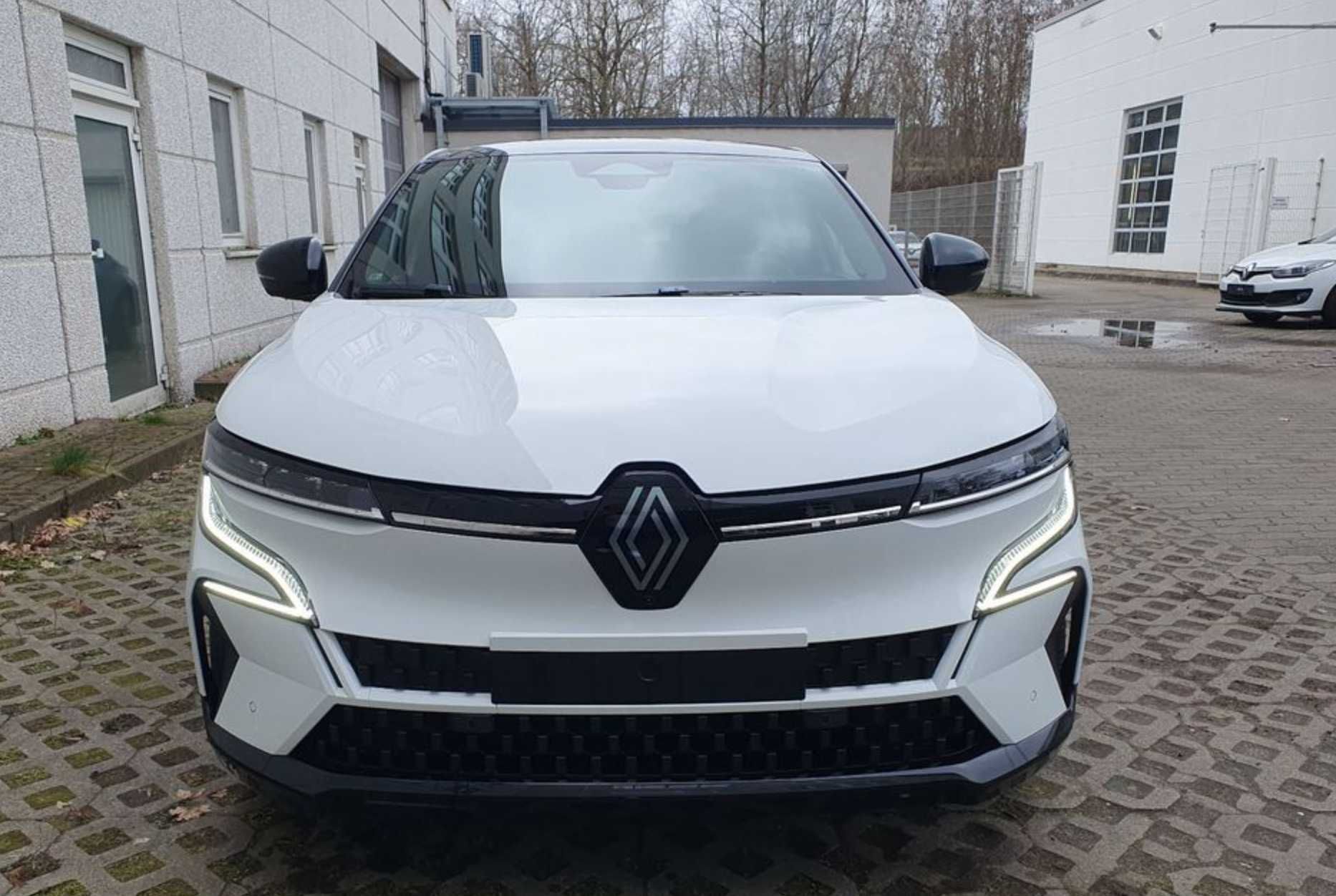 Бампер передний зад. Меган Електрик Renault Megane E-Tech запчасти б/У