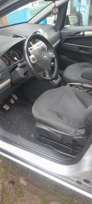 Продам автомобіль Опель Zafira