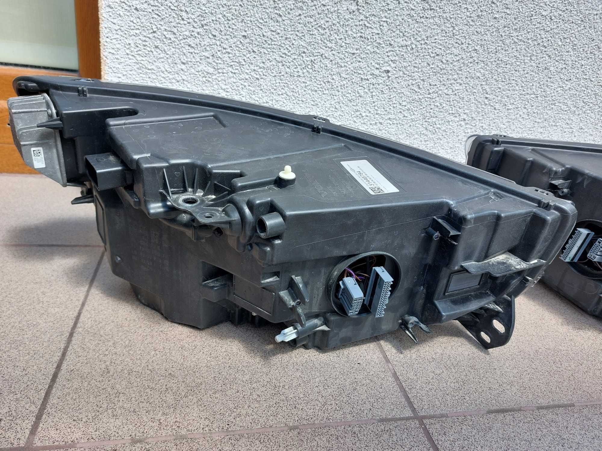 VOLVO XC40  lampy przod europa