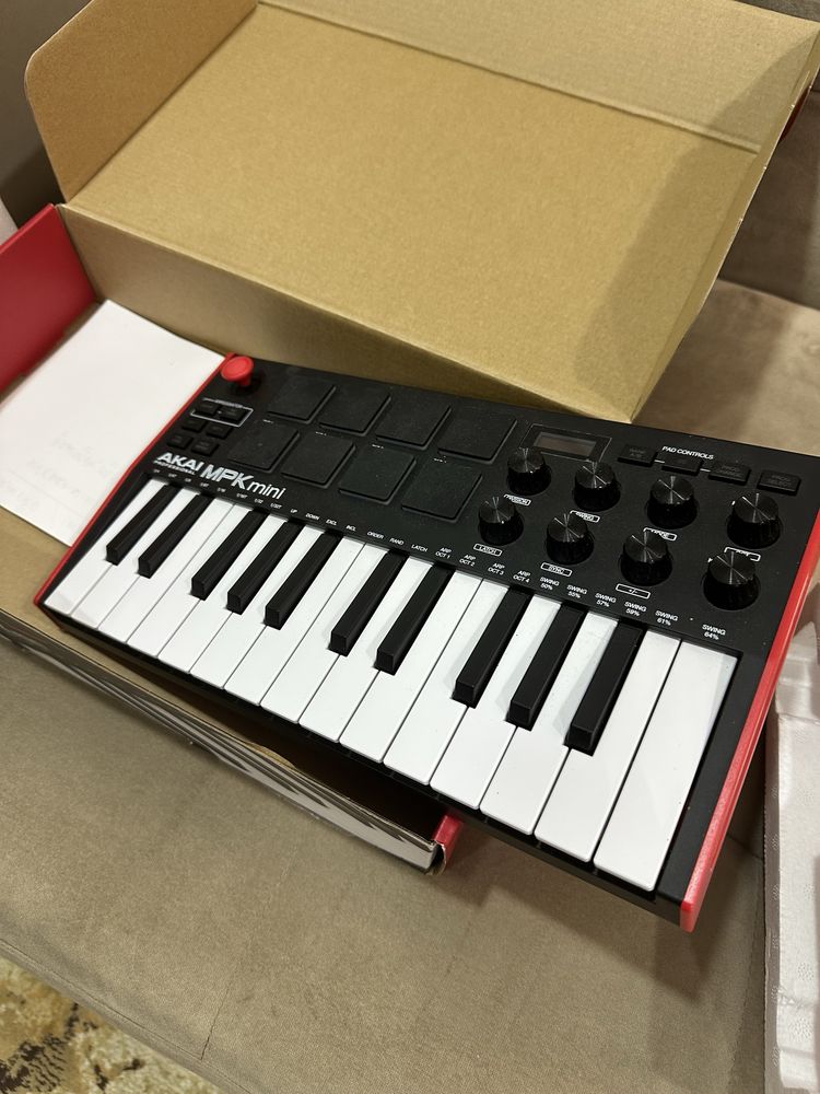Teclado Akai MPK249 e MPK mini