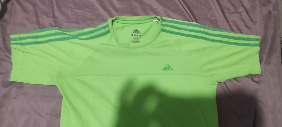 Оригінальна зелена футболка Adidas essentials