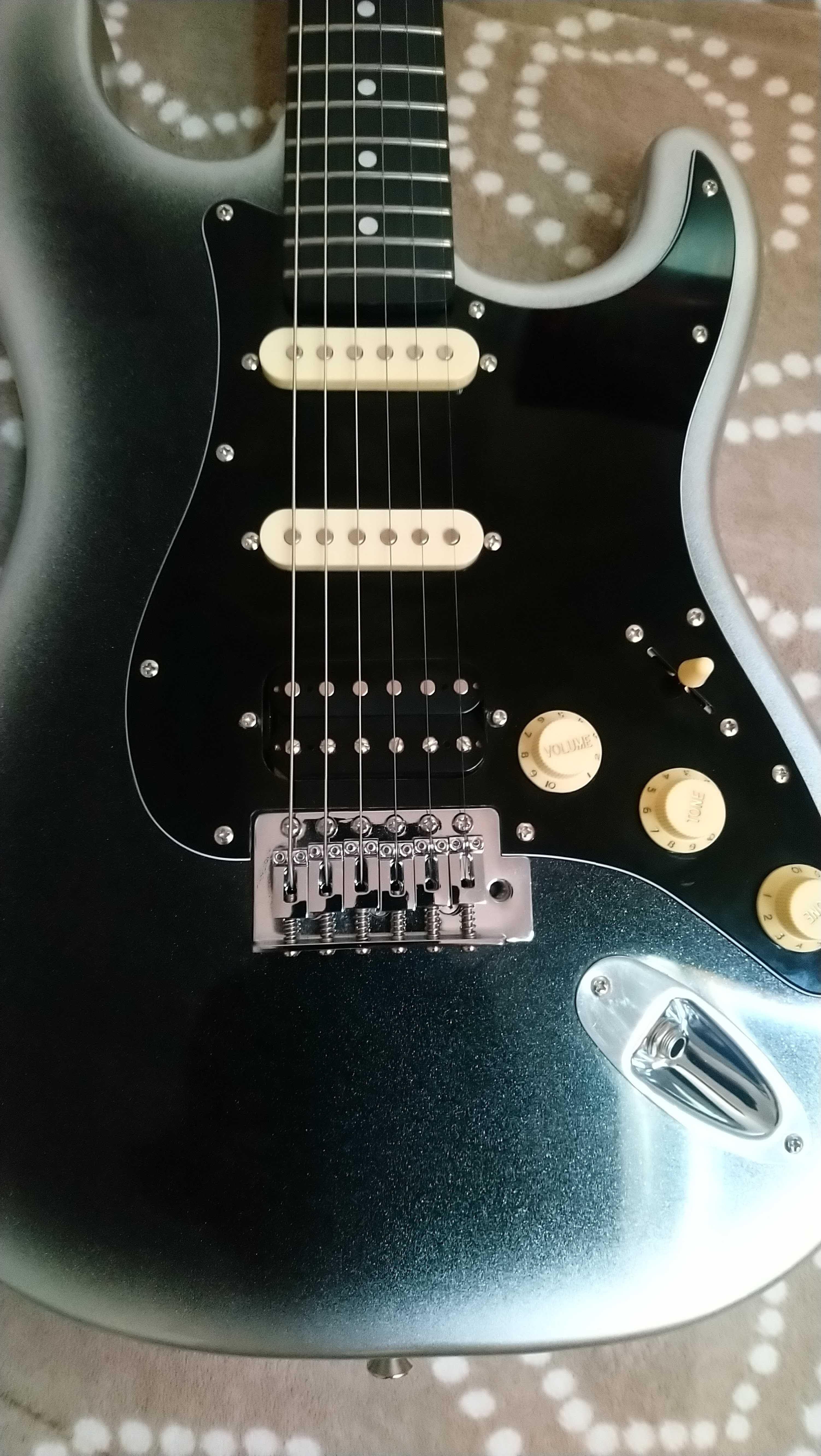 Sprzedam gitarę elektryczną mooer stratocaster