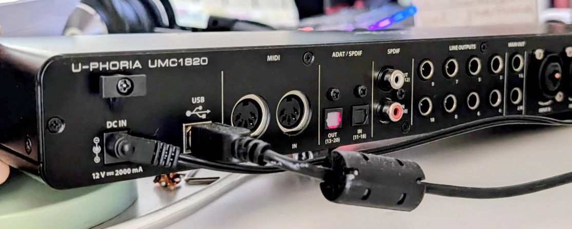 Behringer U-PHORIA UMC1820 Interface de áudio