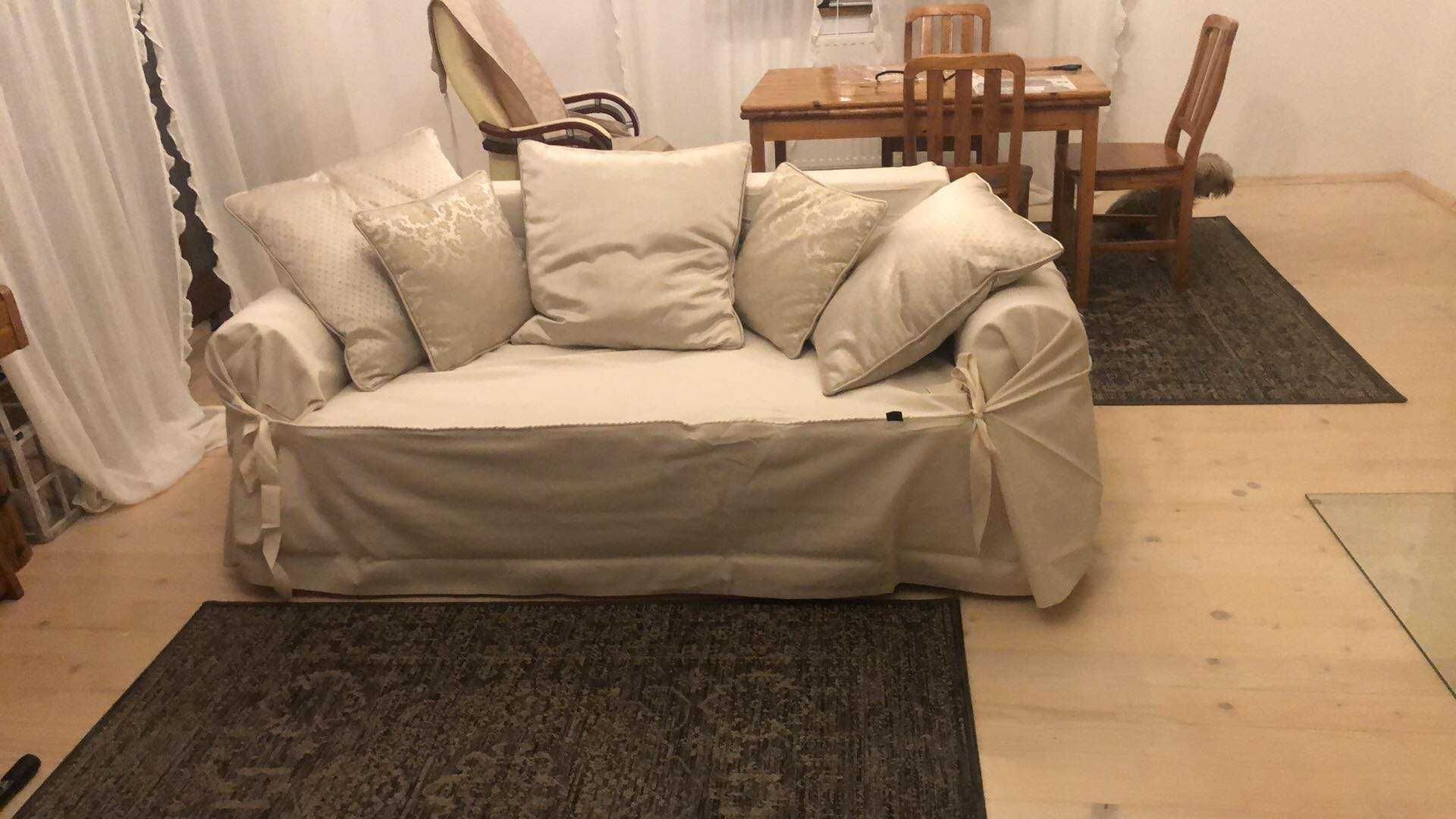 Elegancka sofa dwuosobowa
