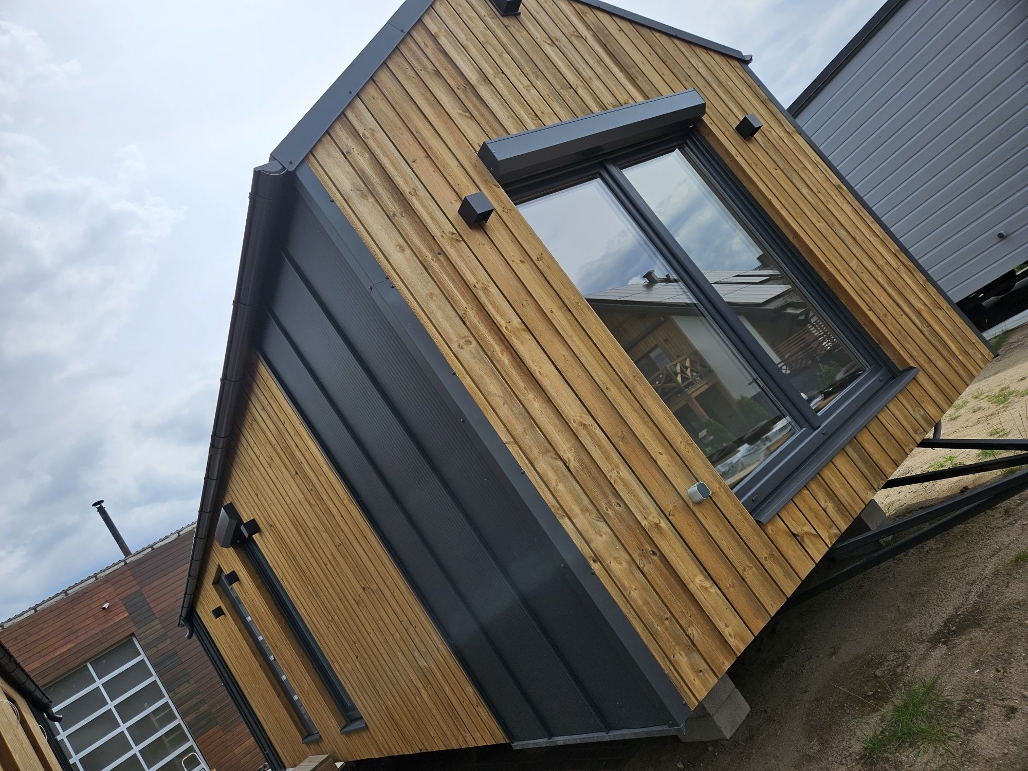 Domek całoroczny drewniany 10 m x 3,5 m mobilny  z antresolą