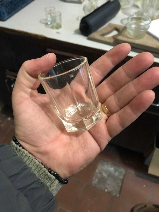 Продаж посуд, є багато позицій та кільксть