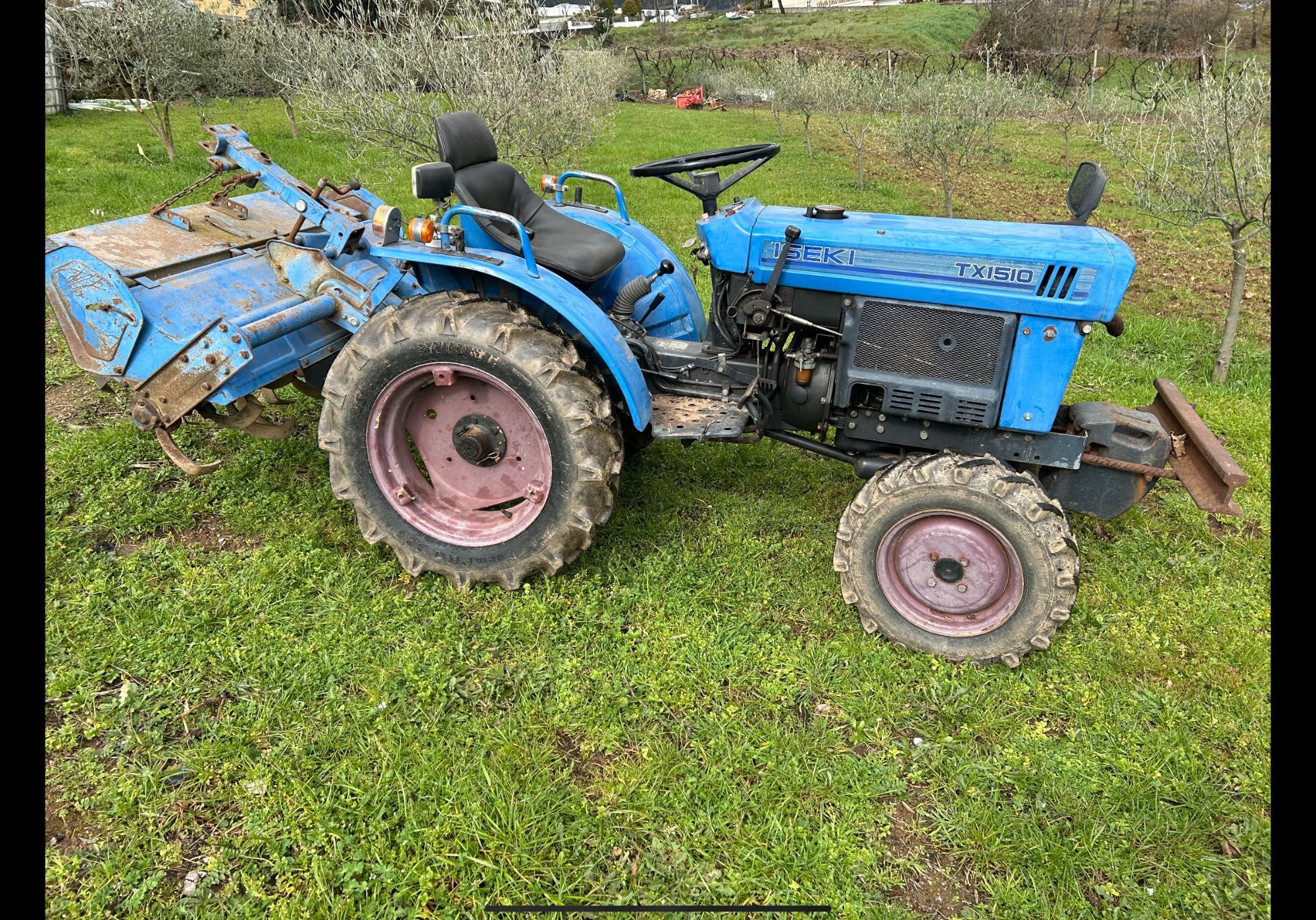 Trator 4x4 com frese