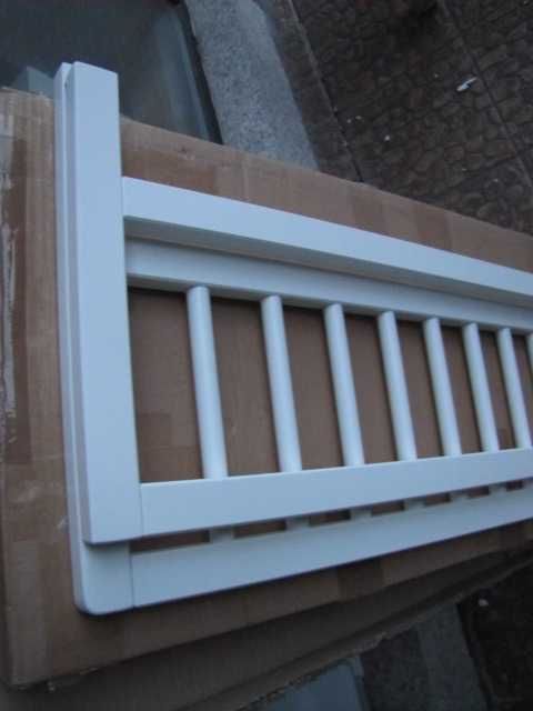 Barierka bramka do łóżka zabezpieczająca drewniana 90cm Pinolino