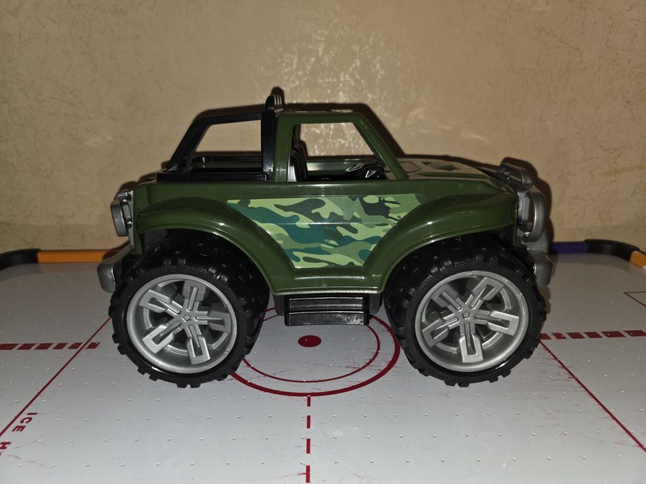 Дитяча пластикова машина Позашляховик