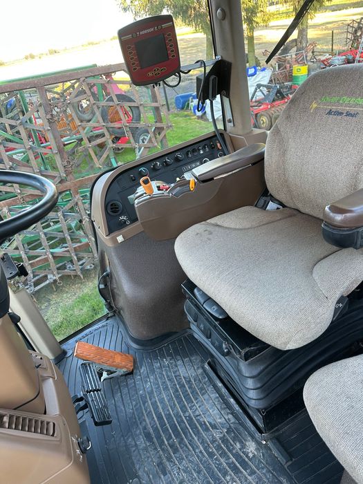 John Deere 8230   w bardzo dobrym stanie  gotowy do pracy