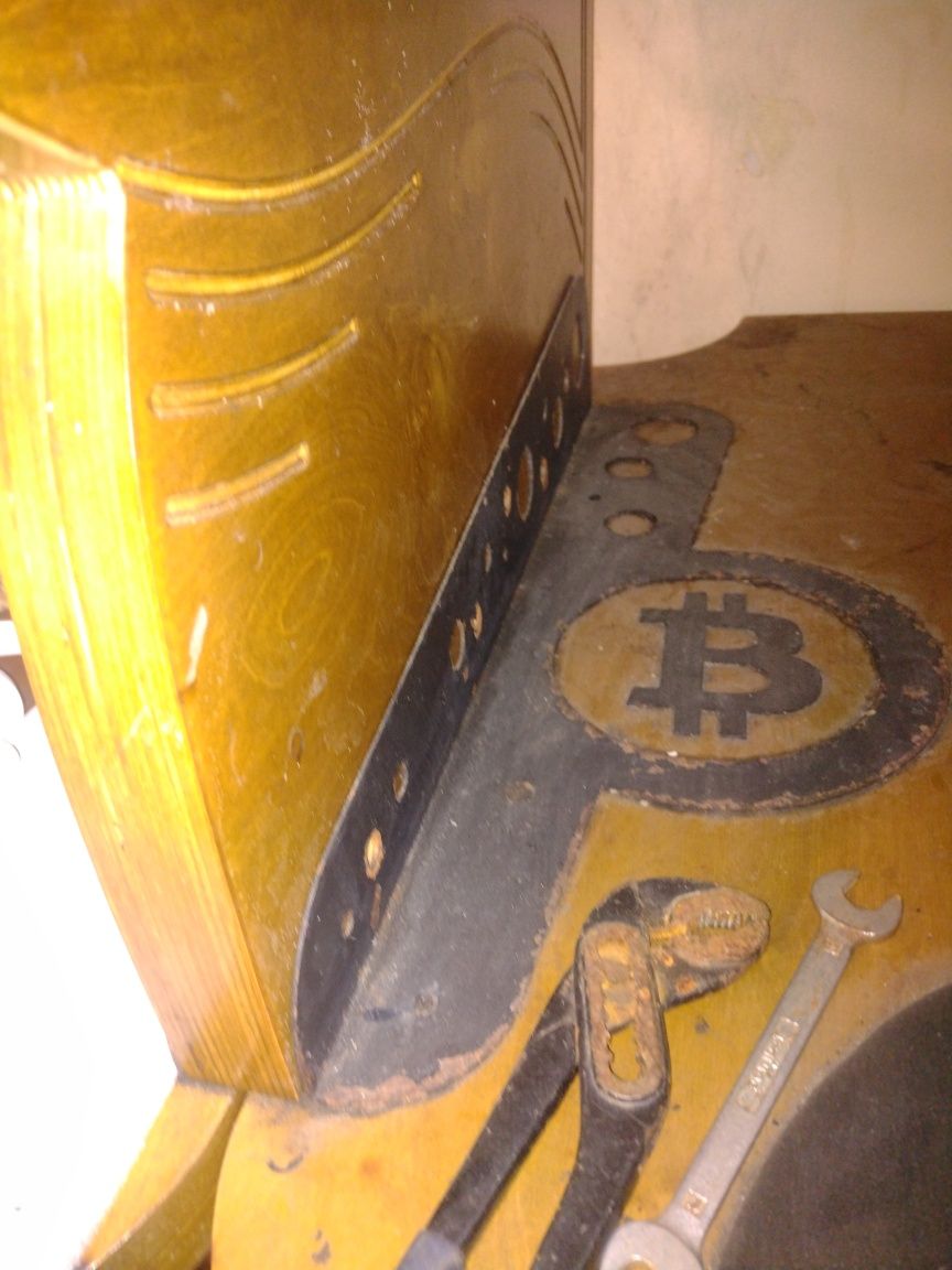 Lada do komputera Bitcoin Embasy