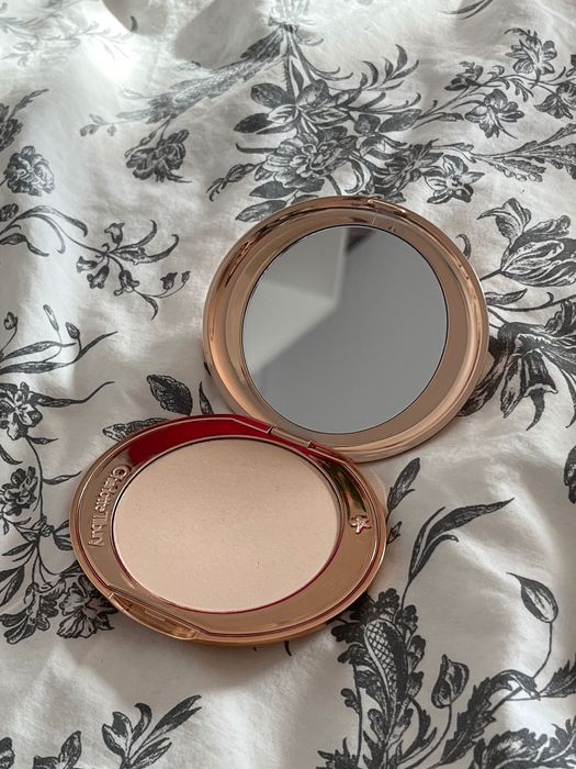 puder charlotte tilbury airbrush flawless