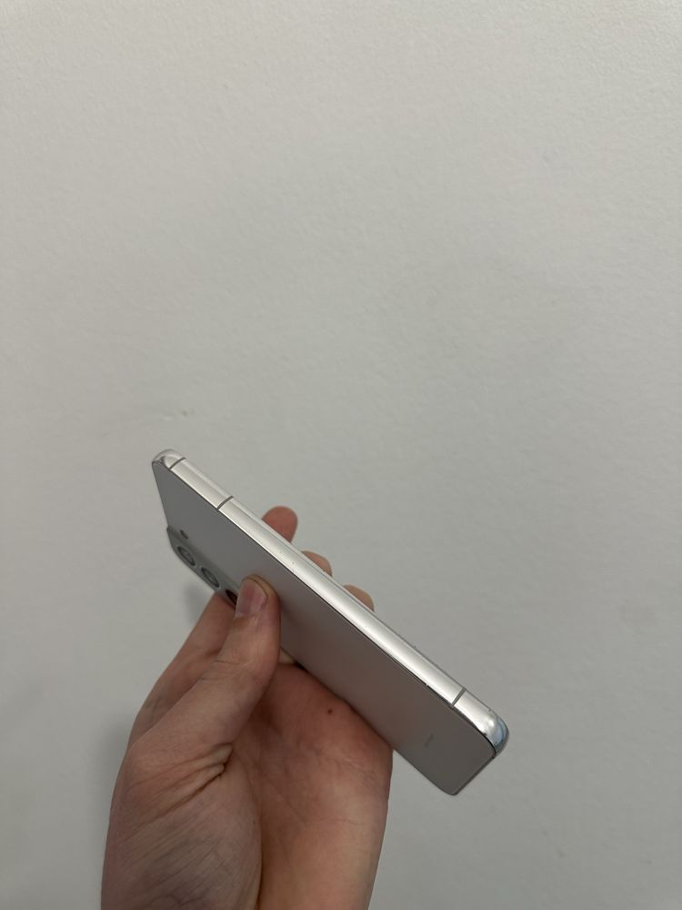 Samsung s22 White 8/256gb Neverlock