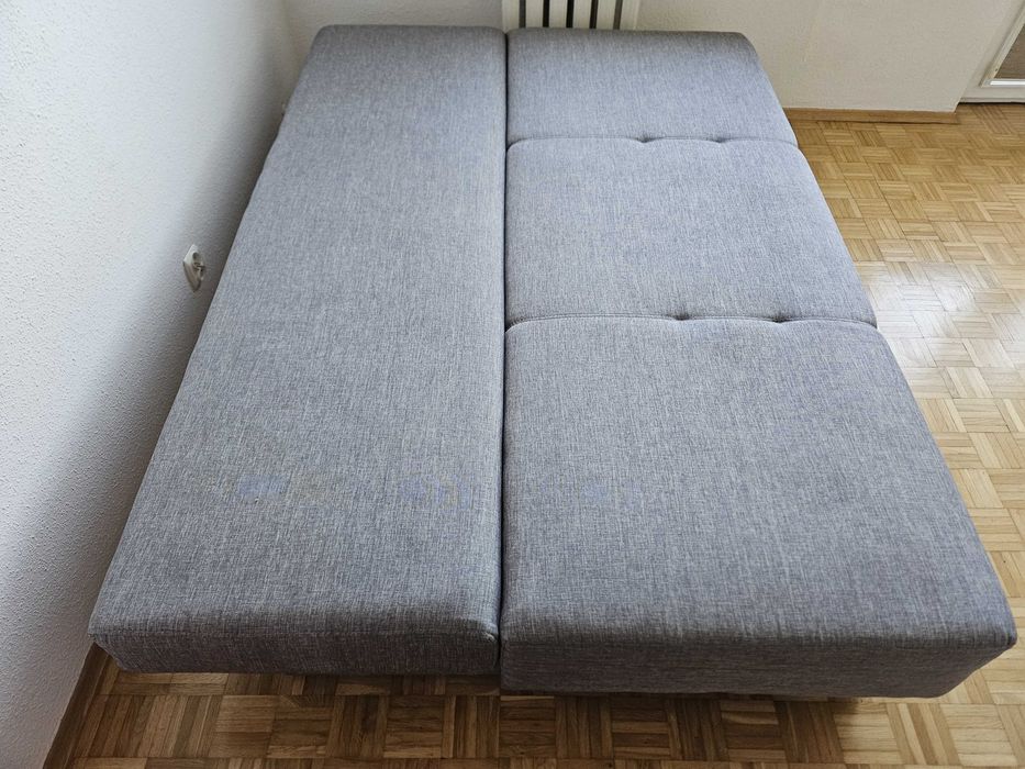 Sofa rozkładana z pojemnikiem na pościel