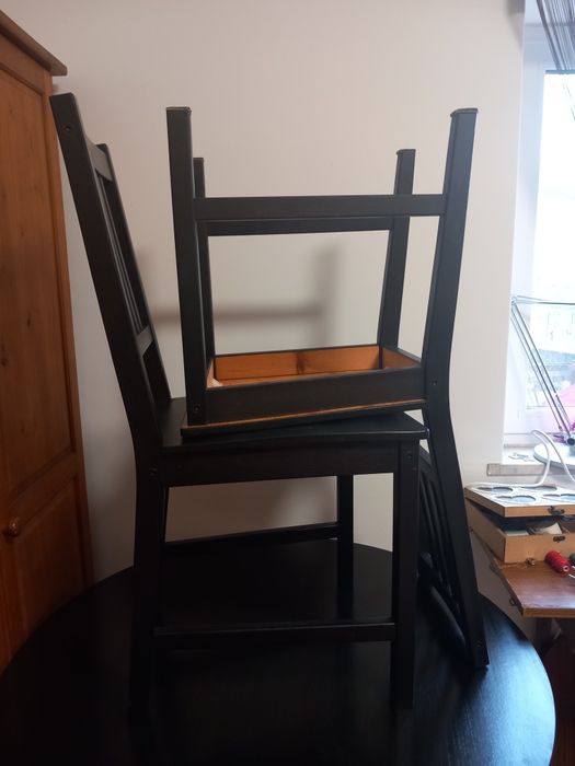 Vendo mesa redonda e duas cadeiras ikea