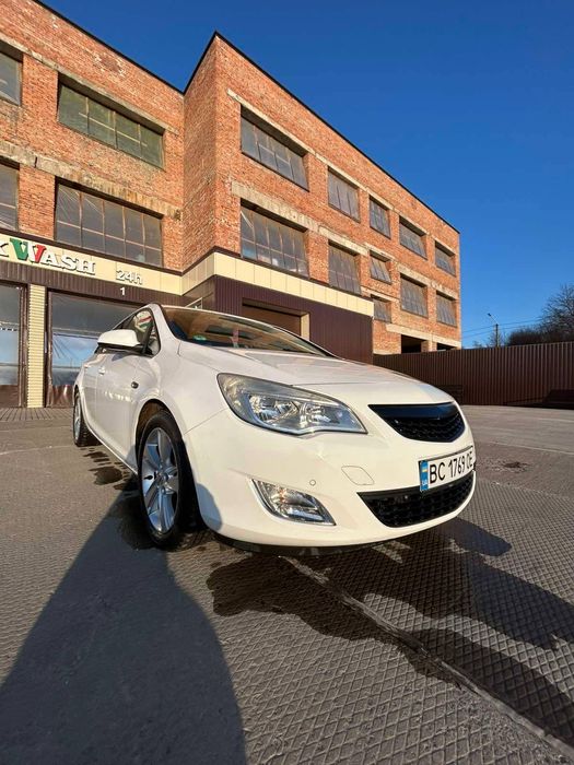 Opel astra j 2011 р.
