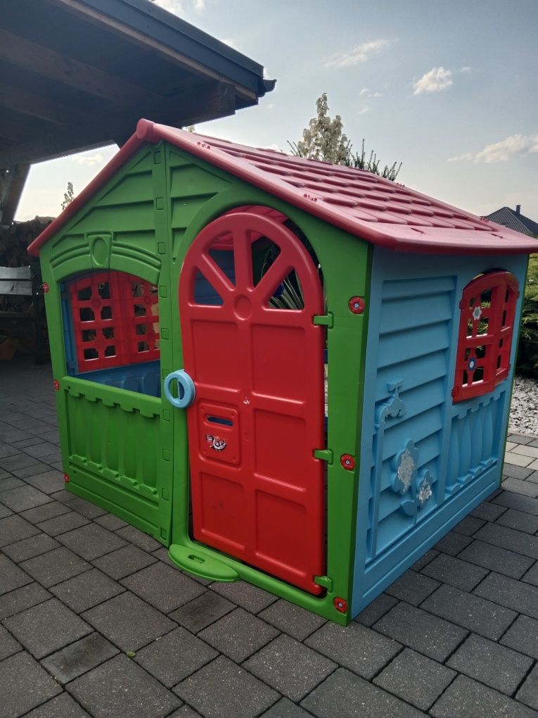 Plastikowy domek ogrodowy