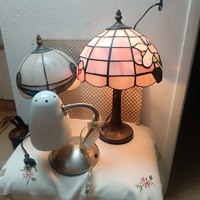 Лампы тифони стекло цена 2500 за одну штуку и на пружине 1500 гр