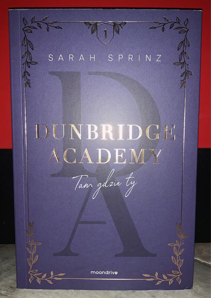 Dunbridge Academy - Autorka Sarah Sprinz.