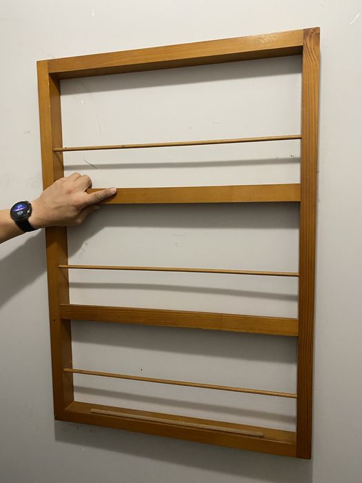 Настінна дерев’яна полиця (рамка) для тарілок