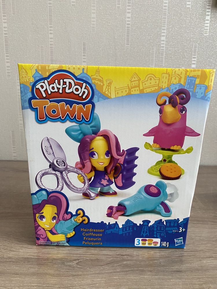 Play-Doh Town Fryzjer i szalona papuga + 4 tuby uzupełniające