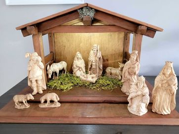 Szopka Bożonarodzeniowa z kompletem drewnianych figurek rękodzieło