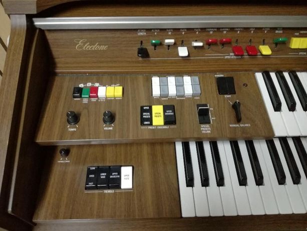 Organy Yamaha Electone B55