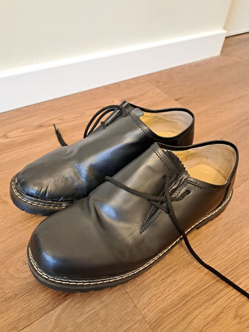 Sapatos tradicionais da Baviera