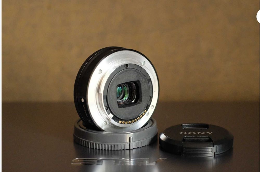 Над різкий SONY E 20 mm F2.8 для камер E-Mount для стріт і сторіс