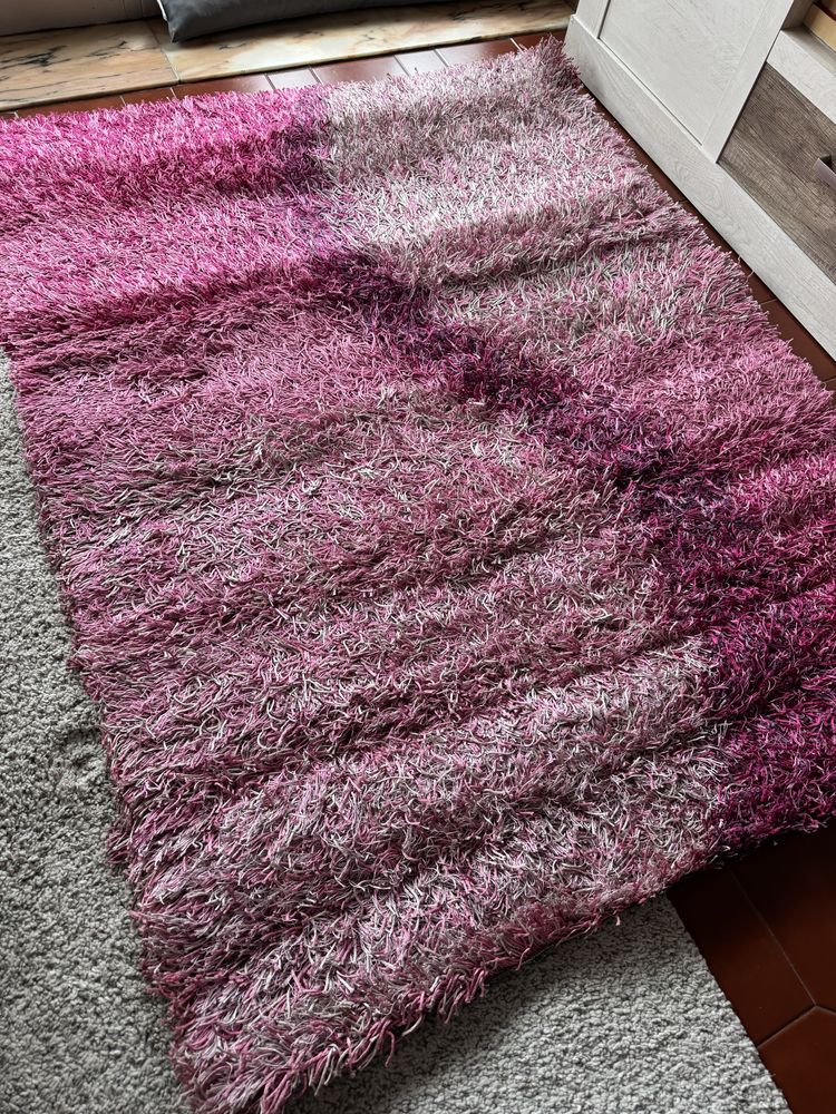 Carpete cor-de-rosa pelo comprido