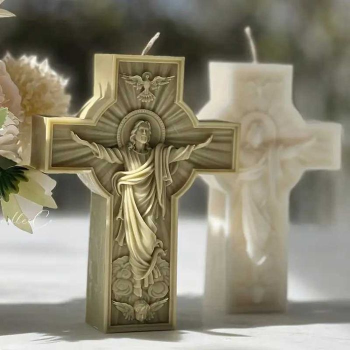 Velas e peças de decoração em gesso